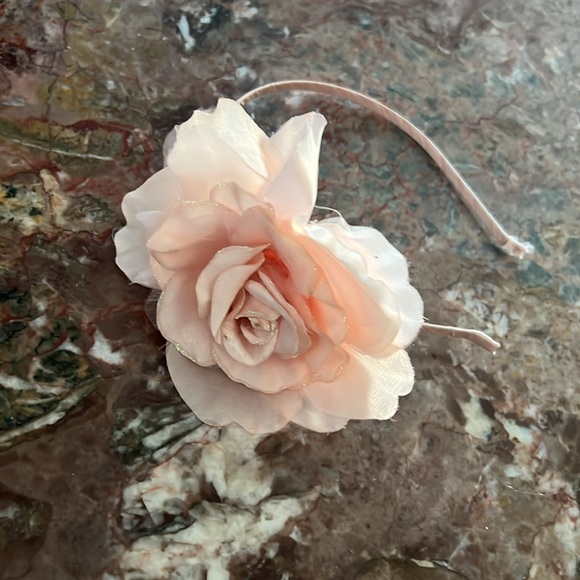 Very feminine girl dress and headband included used once . - Picture 4 of 5